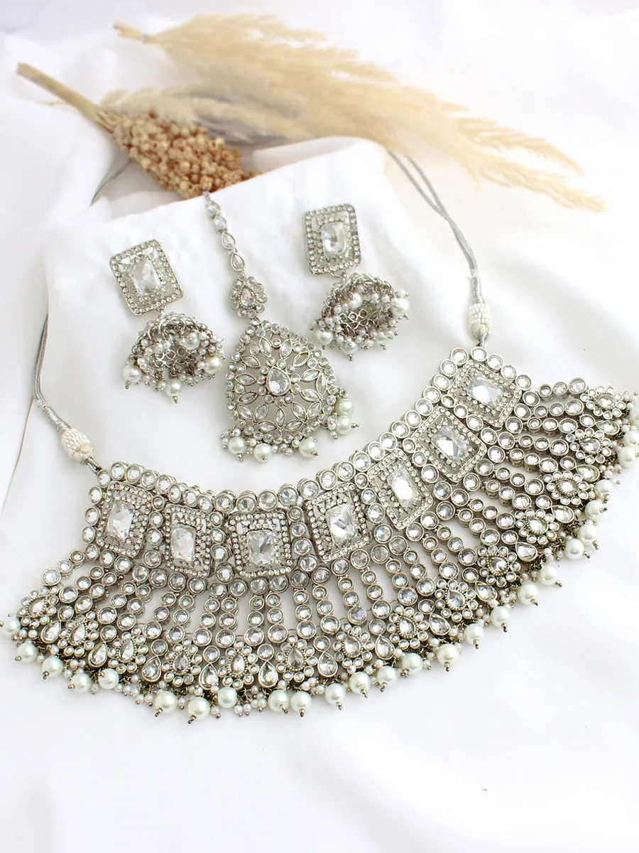 Ashna Necklace Earrings Tikka Set