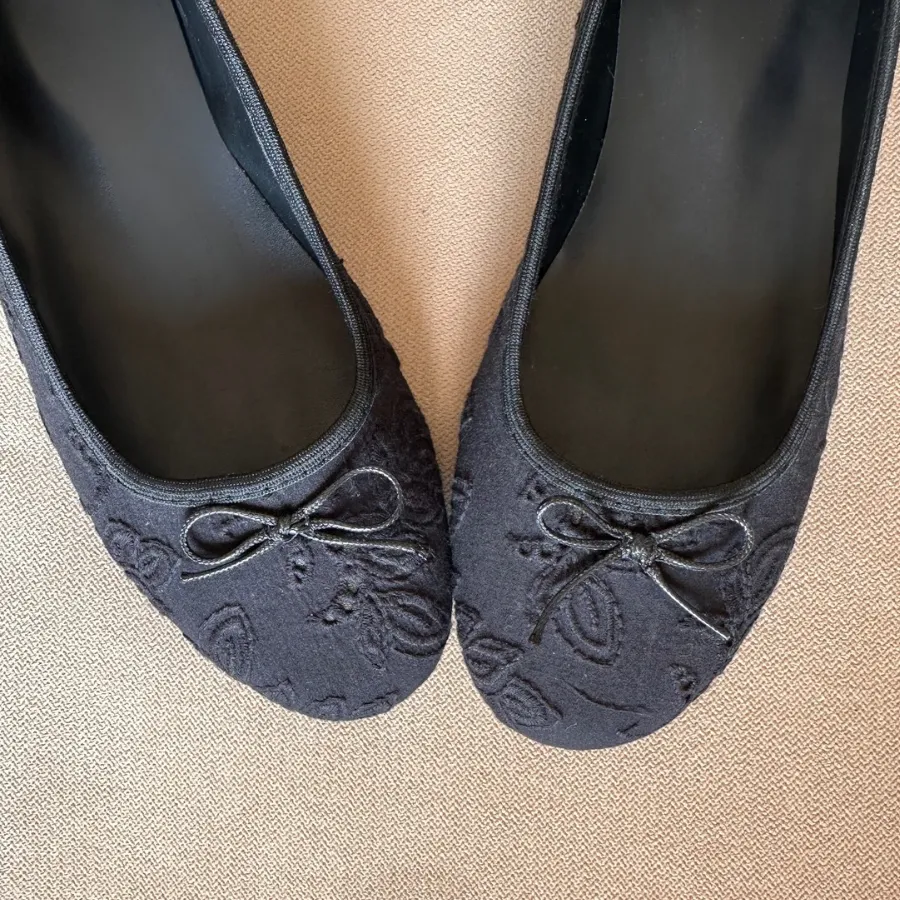 BAILA LACE BLACK FLATS