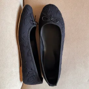 BAILA LACE BLACK FLATS