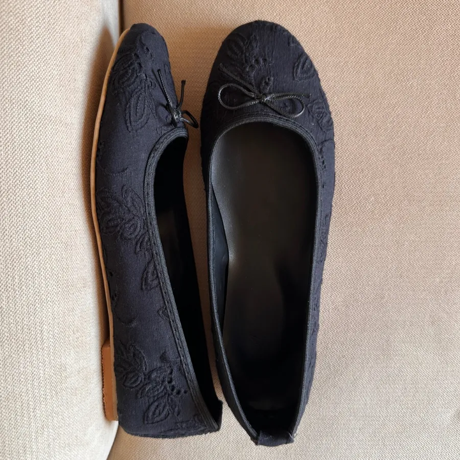 BAILA LACE BLACK FLATS