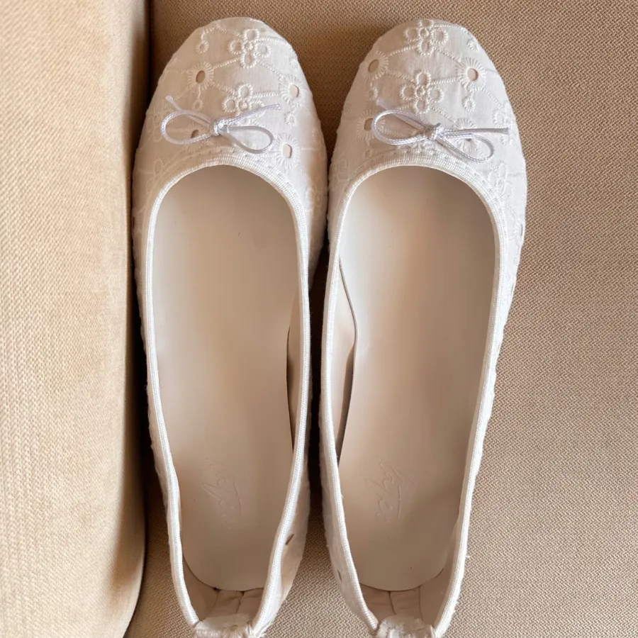 BAILA LACE WHITE FLATS