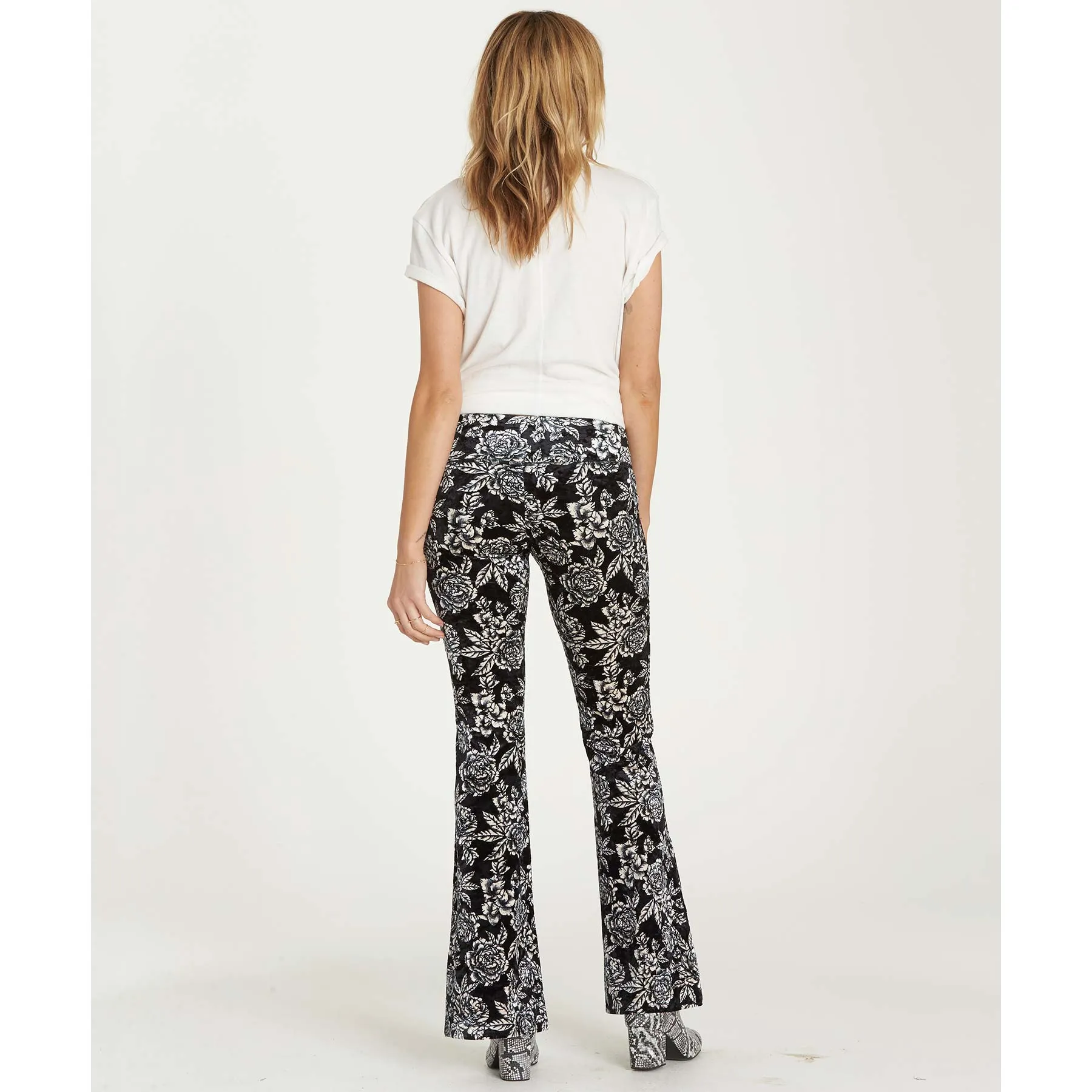 Billabong Women's Turn me Round Velvet Pant | Black