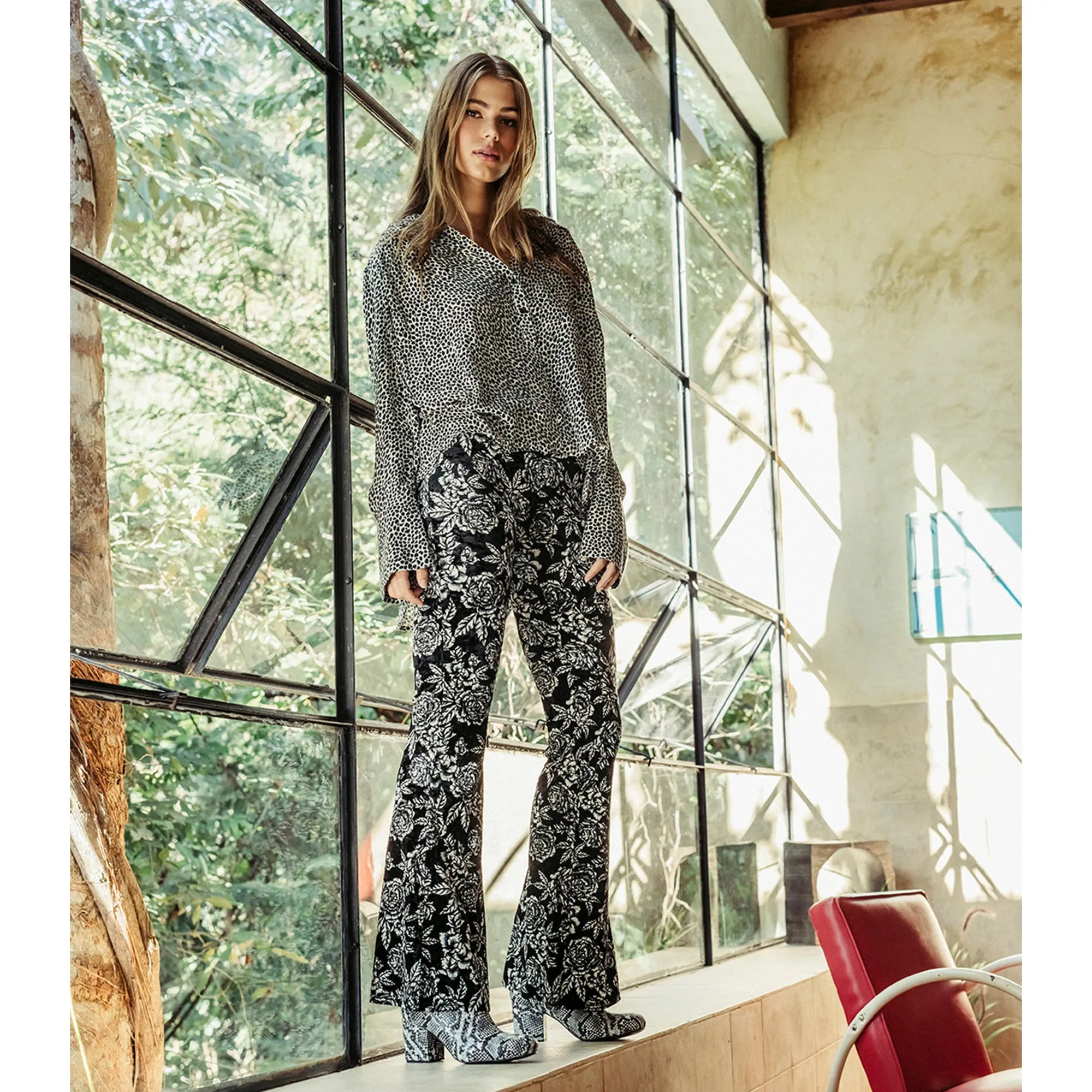 Billabong Women's Turn me Round Velvet Pant | Black