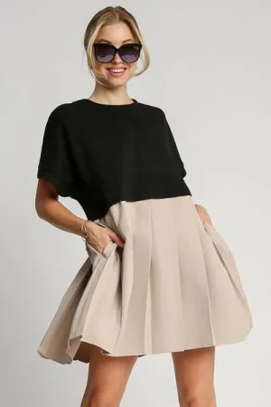 Black Round Neck Pleated Dress with Side Pockets
