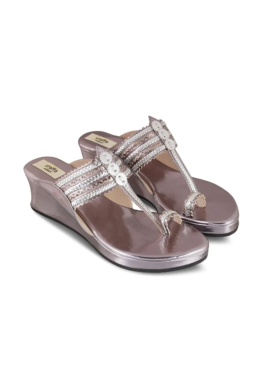 Classic Low K Wedge Champagne