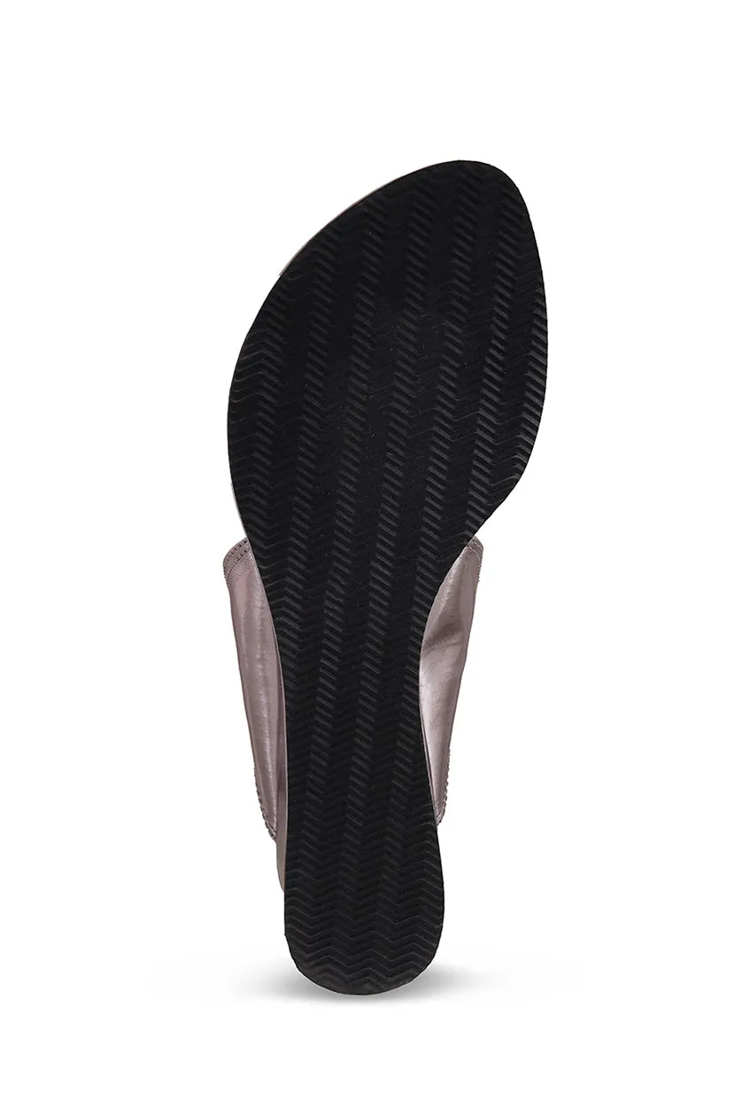 Classic Low K Wedge Champagne