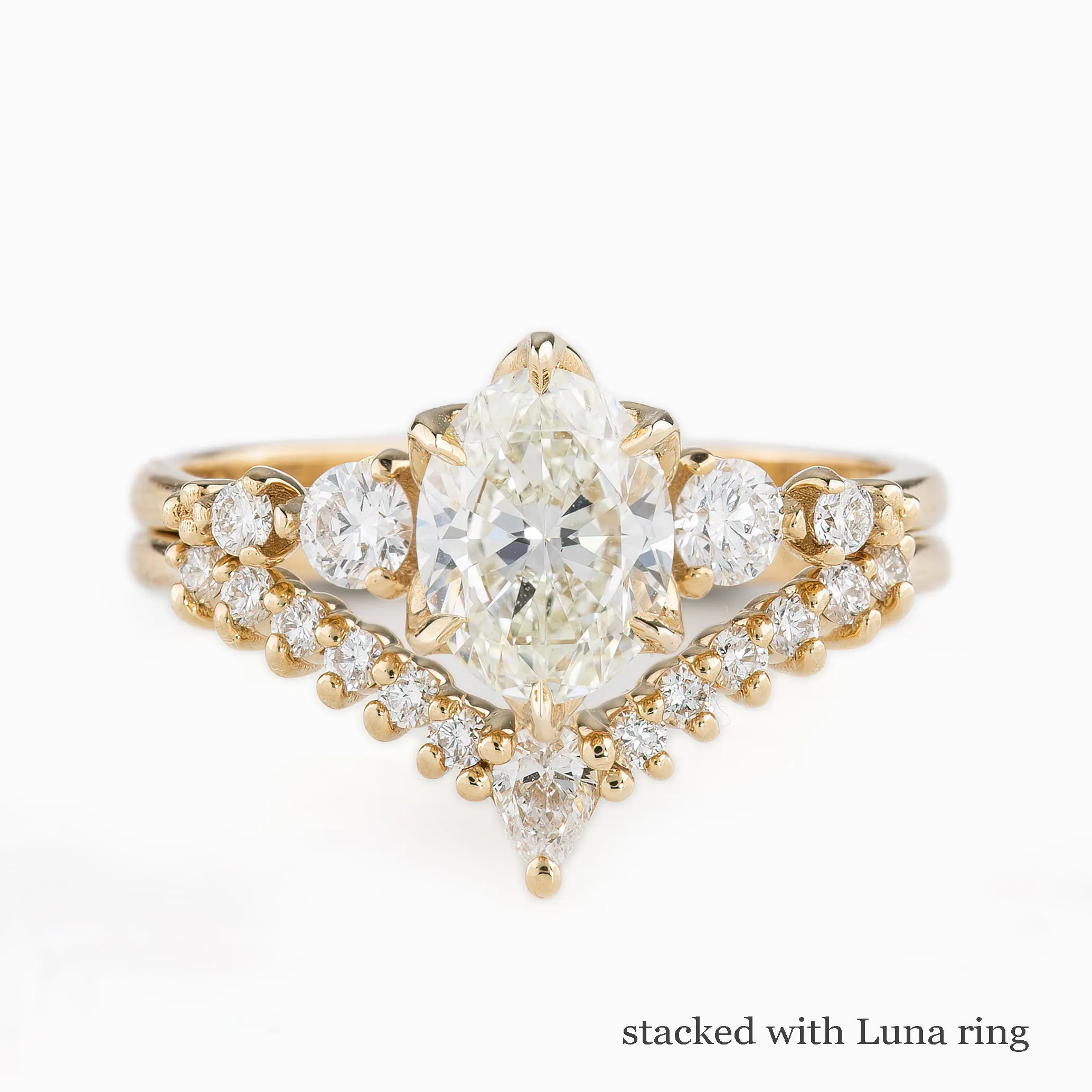 Estel Fleur Grand Ring, Oval Brilliant Cut Diamond