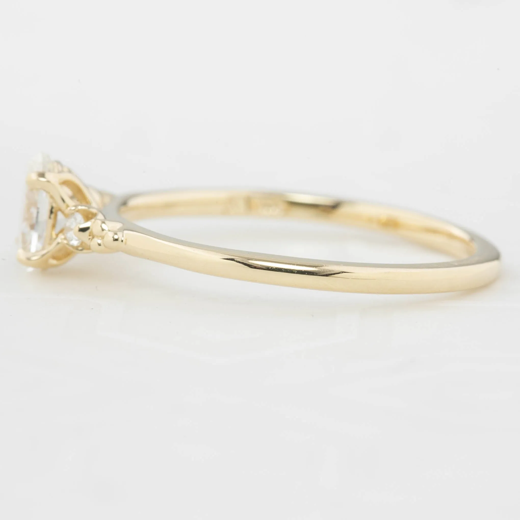 Estel Ring, Oval Brilliant Cut Diamond