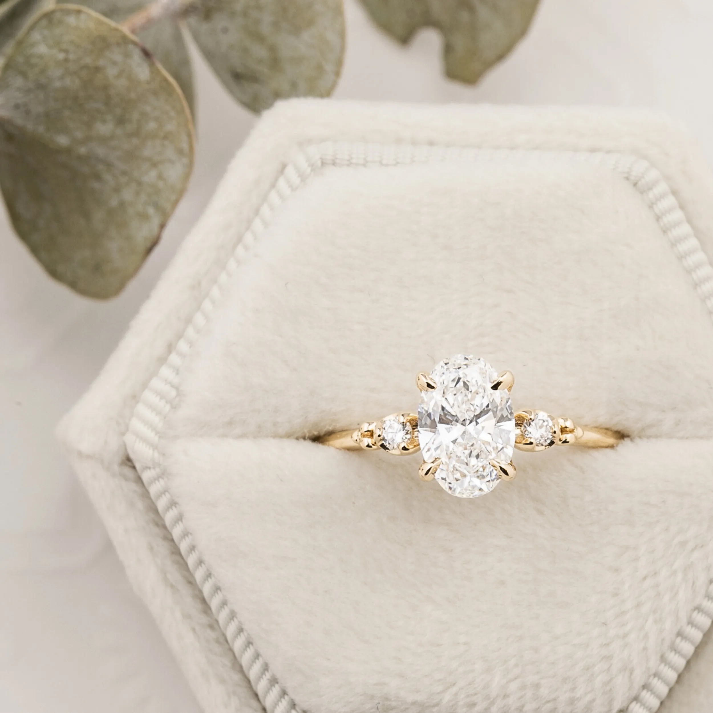 Estel Ring, Oval Brilliant Cut Diamond