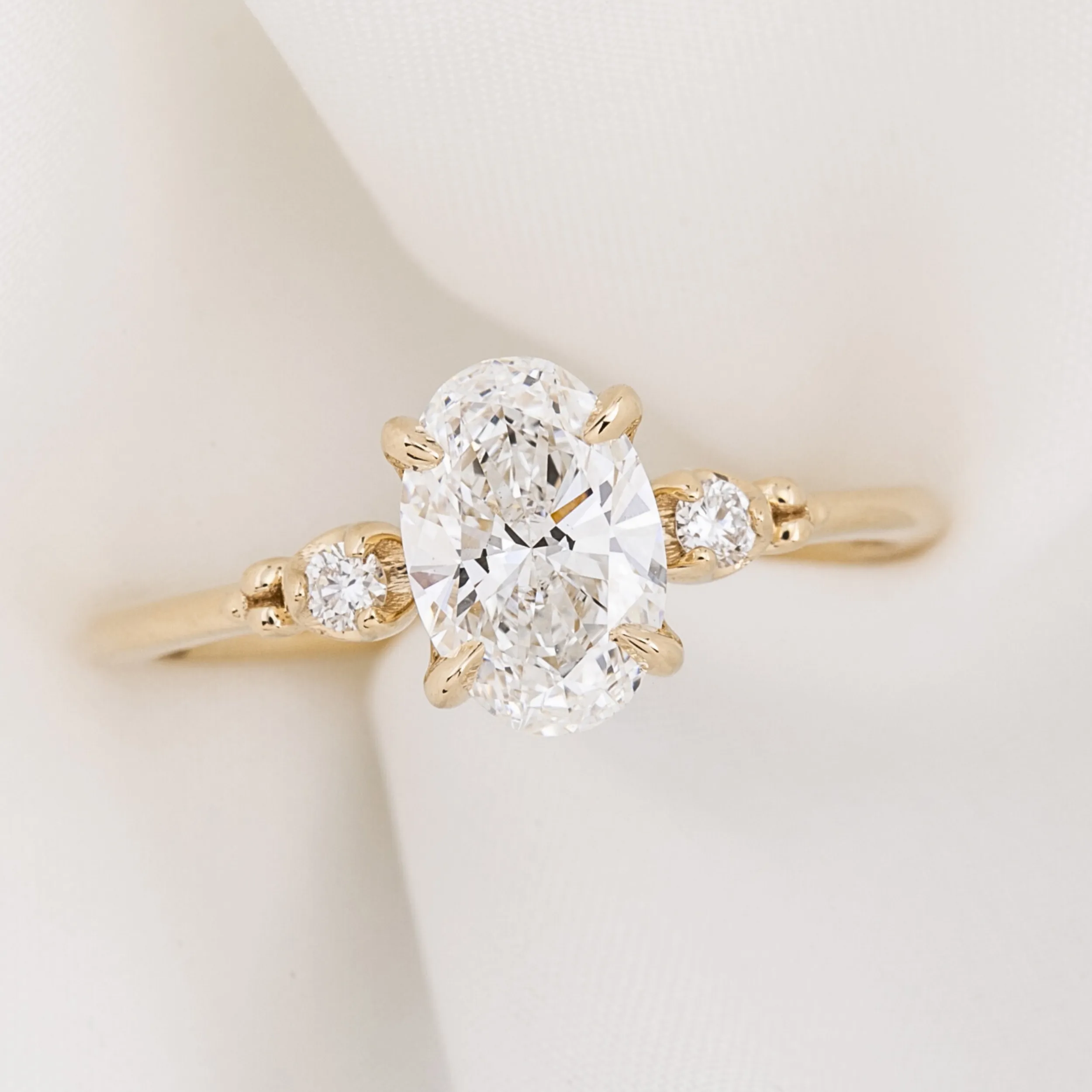 Estel Ring, Oval Brilliant Cut Diamond