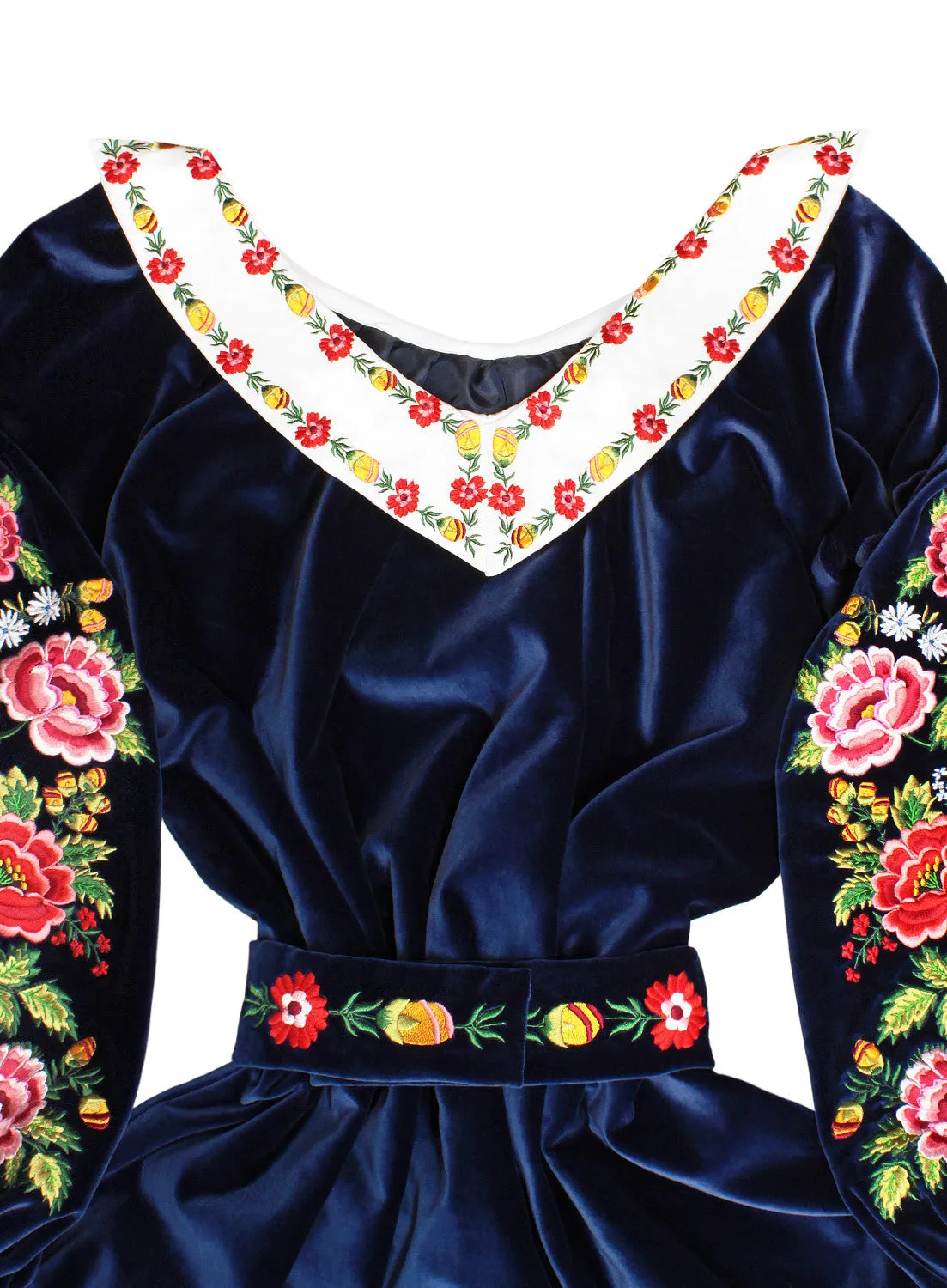 Long velvet kaftan with embroidery
