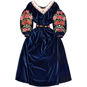 Long velvet kaftan with embroidery