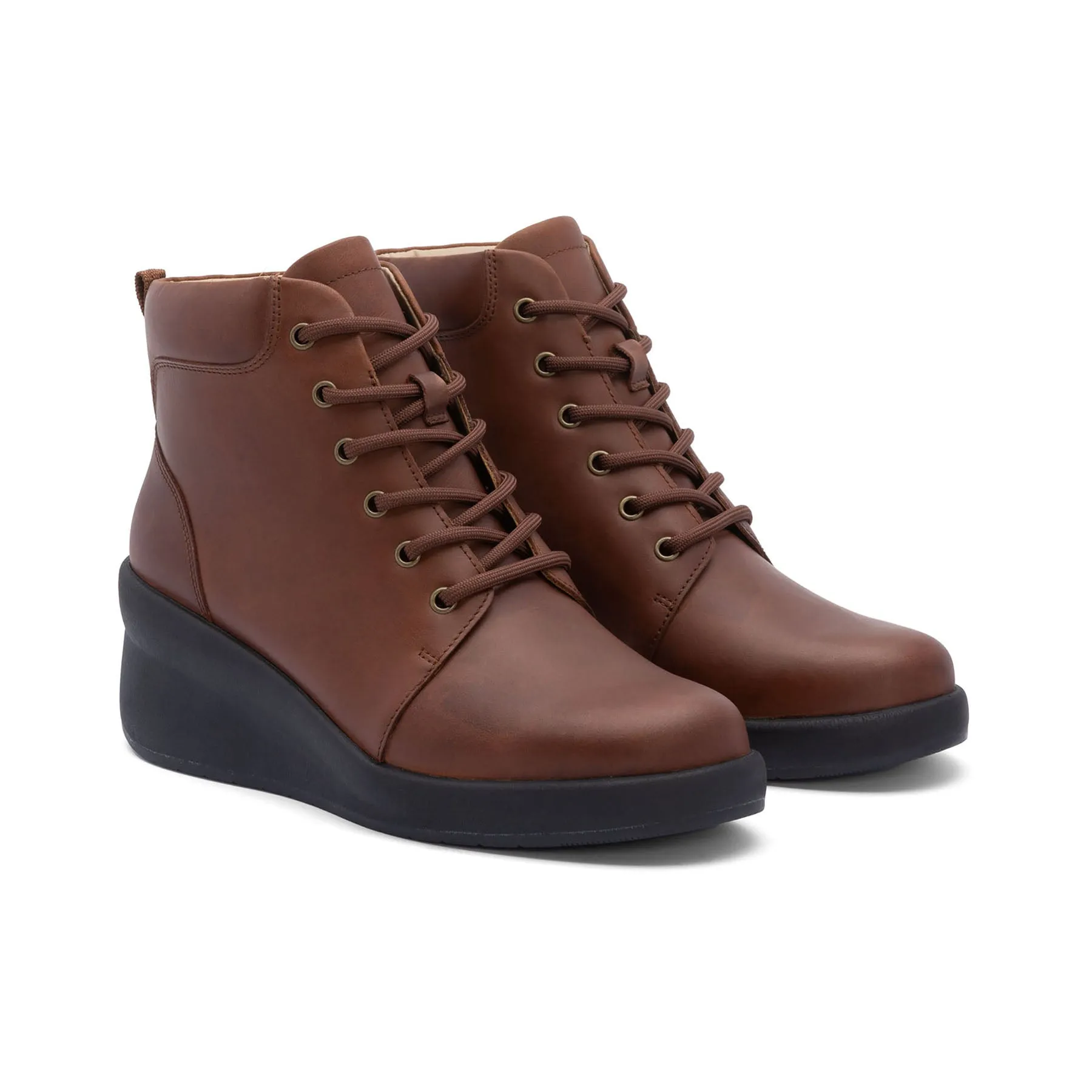 Passage Lace Up