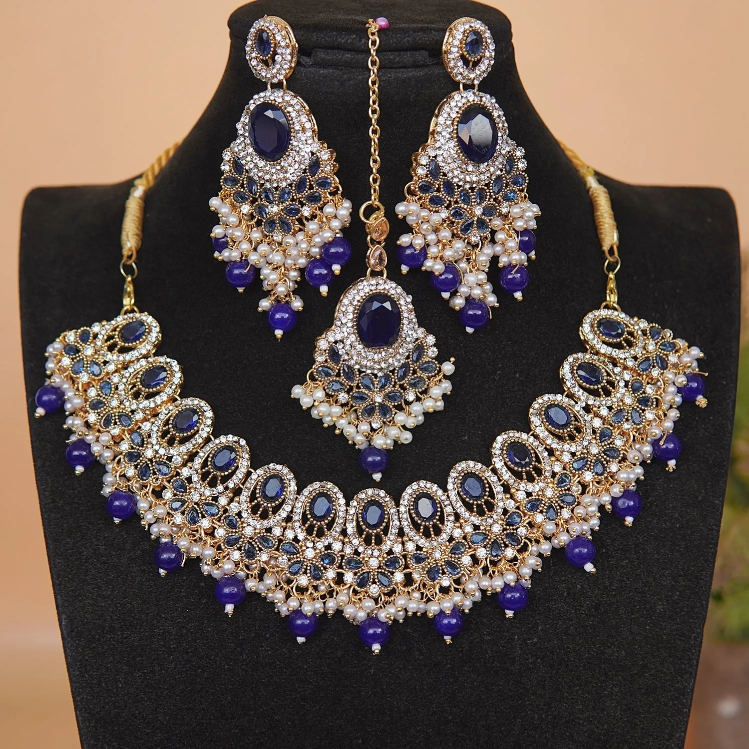 Semi-Gems Glowing Necklace Set