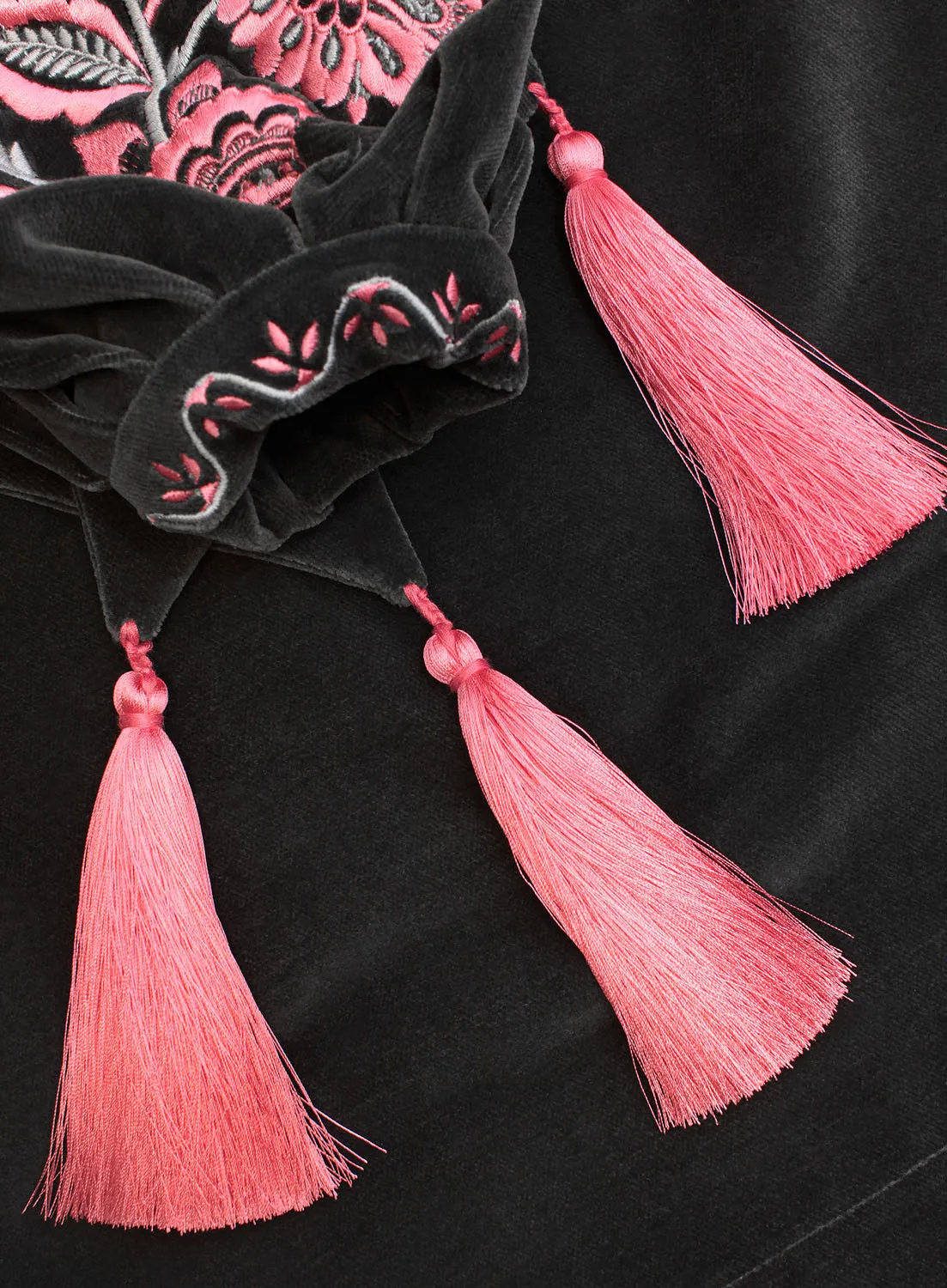 Velvet kaftan with flower embroidery