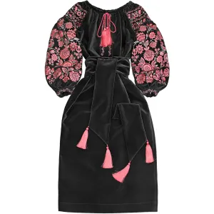 Velvet kaftan with flower embroidery