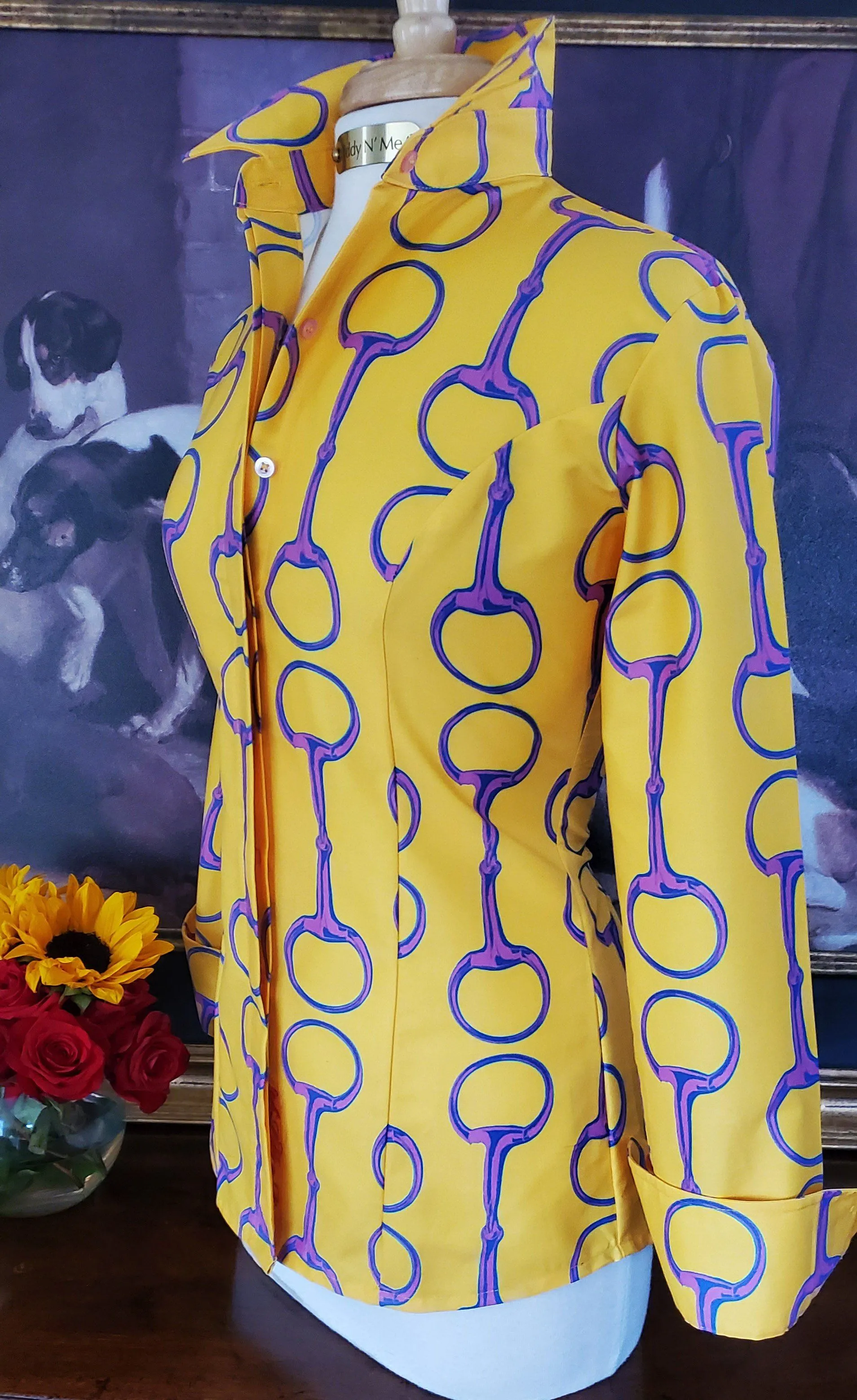 VIOLET SNAFFLES ON PINEAPPLE