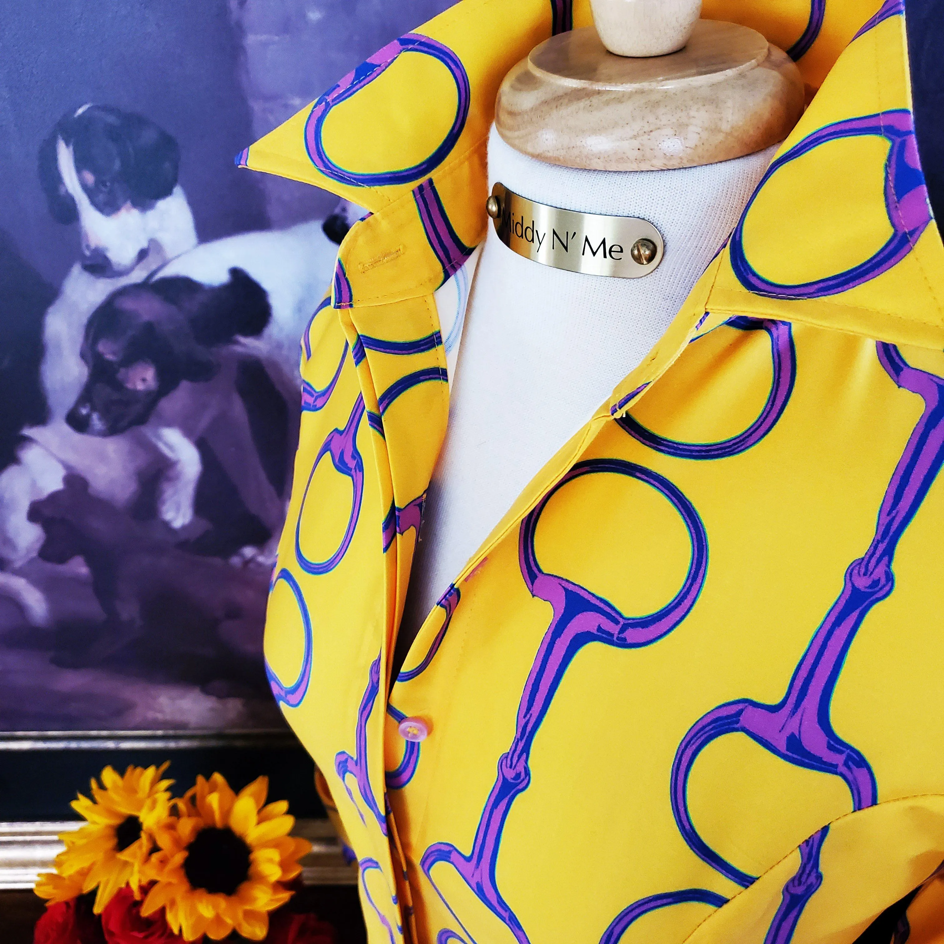 VIOLET SNAFFLES ON PINEAPPLE