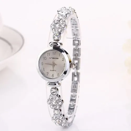Women's Fashion Quartz Watch In Gold or Silver!