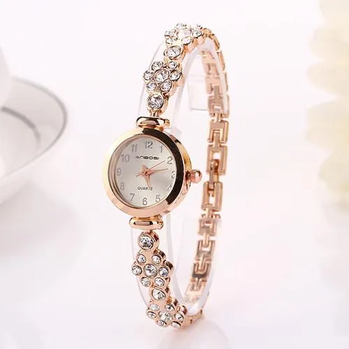 Women's Fashion Quartz Watch In Gold or Silver!